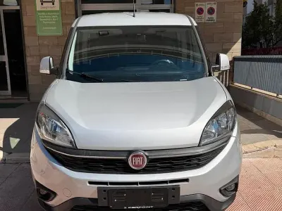 Usata Fiat Doblò S 120 CV (88 kW) 2022 Grigio Monovolume
