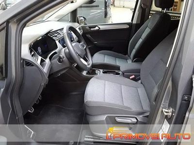 Usata VW Touran Business 122 CV (89 kW) 2023 Grigio Monovolume