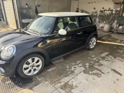 Begagnad Mini ONE 75 HK (55 kW) 2011 Svart Halvkombi