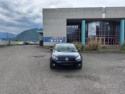 Usata VW Golf VI Trendline 102 CV (75 kW) 2009 Bluazzurro Utilitaria