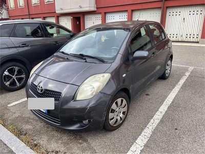 Usata Toyota Yaris Sol 87 CV (63 kW) 2008 Grigio Utilitaria