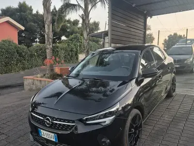 Usata Opel Corsa GS Line 102 CV (75 kW) 2020 Nero Utilitaria