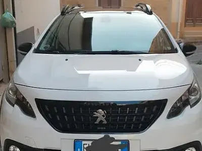 Usata Peugeot 2008 GT-line 120 CV (88 kW) 2017 Bianco SUV