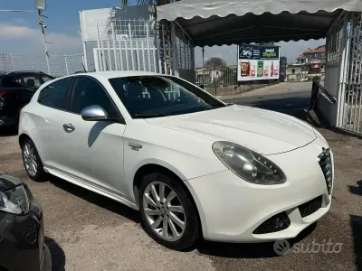Usata Alfa Romeo Giulietta Exclusive 105 CV (77 kW) 2012 Bianco Utilitaria