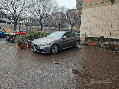 Usata Alfa Romeo Giulia 150 CV (110 kW) 2017 Grigio Berlina