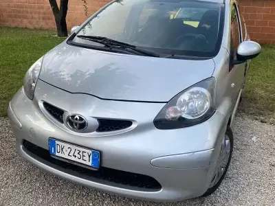 Usata Toyota Aygo 68 CV (50 kW) 2006 Grigio Utilitaria