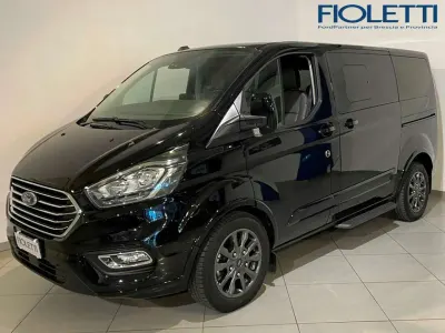 Usata Ford Tourneo Titanium 131 CV (96 kW) 2022 Nero Monovolume