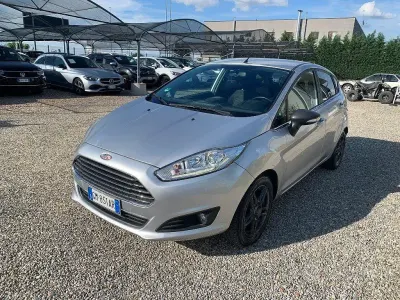Usata Ford Fiesta Titanium 60 CV (44 kW) 2015 Grigio Utilitaria