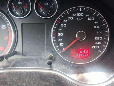 Usata Audi A3 Ambiente 102 CV (75 kW) 2009 Bianco Utilitaria