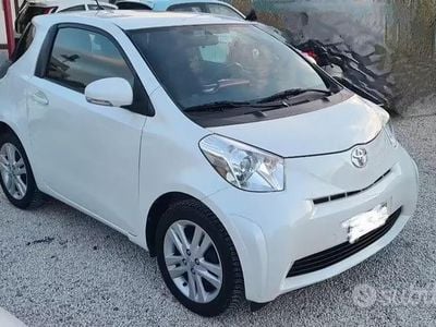 Usata Toyota iQ 68 CV (50 kW) 2011 Bianco Utilitaria