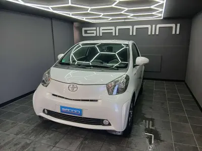 Usata Toyota iQ Sol 68 CV (50 kW) 2009 Bianco Utilitaria