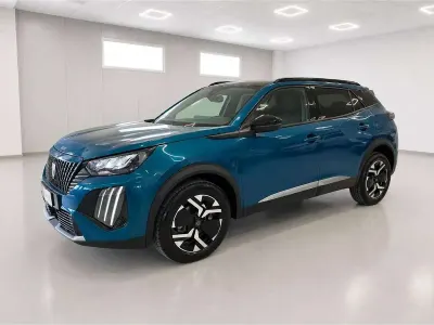 Usata Peugeot 2008 Allure 101 CV (74 kW) 2025 Blu obsession SUV