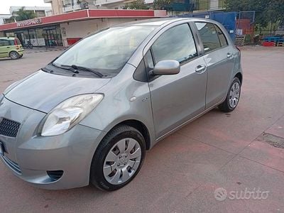 Usata Toyota Yaris 90 CV (66 kW) 2007 Grigio Utilitaria
