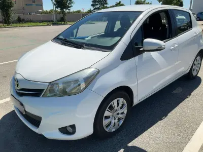 Usata Toyota Yaris Active 99 CV (72 kW) 2012 Bianco Utilitaria