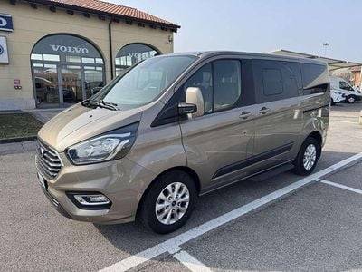 Usata Ford Tourneo Trend 131 CV (96 kW) 2020 Diffused silver Monovolume