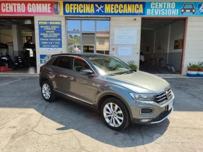 Usata VW T-Roc Advance 116 CV (85 kW) 2019 Grigio SUV
