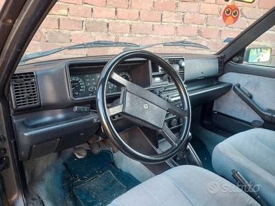 Usata Lancia Delta 78 CV (57 kW) 1988 Grigio Utilitaria