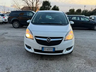Usado Opel Meriva Cosmo 120 CV (88 kW) 2016 Blanco Monovolumen