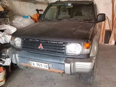 Usata Mitsubishi Pajero 100 CV (73 kW) 1996 Grigio SUV