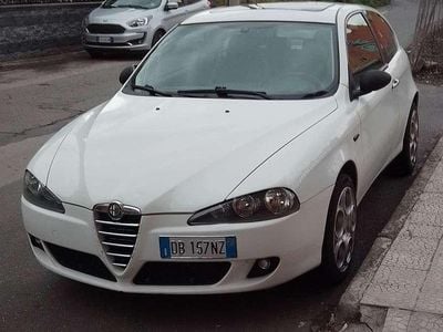 Usata Alfa Romeo 147 Exclusive 120 CV (88 kW) 2006 Bianco Utilitaria