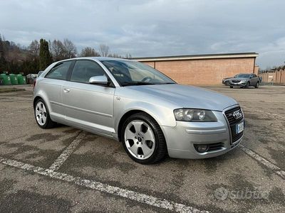 Usado Audi A3 Attraction 116 CV (85 kW) 2006 Gris Utilitario