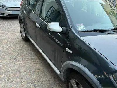 Usata Dacia Sandero Stepway 84 CV (61 kW) 2012 Nero Berlina