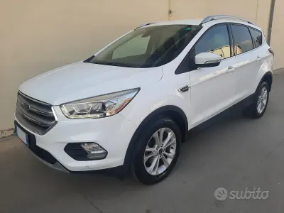 Usata Ford Kuga 120 CV (88 kW) 2019 Bianco SUV