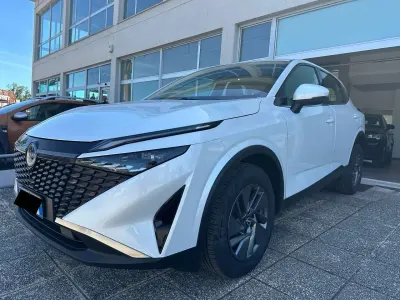 Usata Nissan Qashqai Acenta 140 CV (102 kW) 2025 Bianco perla SUV
