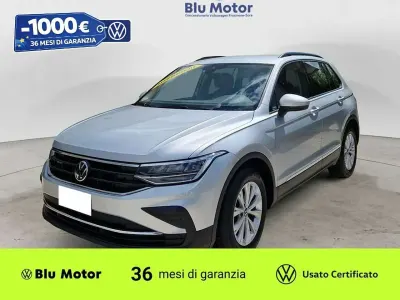 Usata VW Tiguan Life 122 CV (89 kW) 2023 8e reflex silver metallizzato SUV