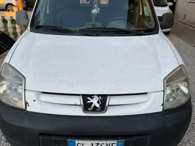 Gebraucht Peugeot Partner 130 PS (95 kW) 2004 Weiß Van / Kleinbus