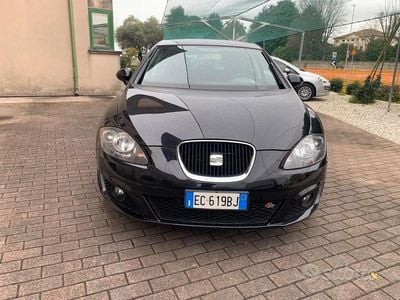 Usado Seat Leon Sport 105 HP (77 kW) 2010 Preto Citadino