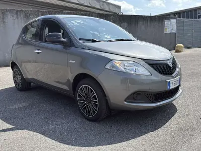 Usata Lancia Ypsilon 69 CV (50 kW) 2024 Utilitaria