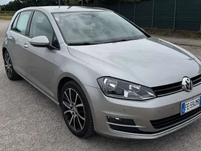 Usata VW Golf VII Highline 110 CV (80 kW) 2016 Argento Berlina