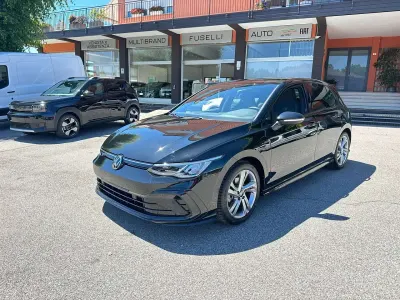 Usata VW Golf VIII R-line 150 CV (110 kW) 2024 Nero Berlina