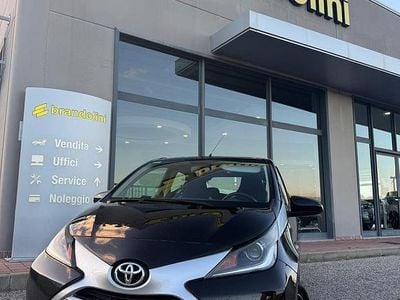 Nero Usata 2014 Toyota Aygo X-play Utilitaria | 7450 € (Molto cara)