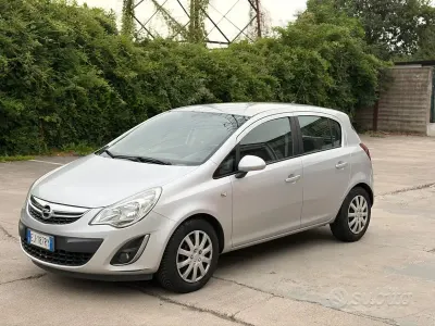 Usata Opel Corsa Cosmo 85 CV (62 kW) 2011 Grigio Utilitaria