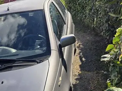 Usata Toyota Yaris 106 CV (77 kW) 2002 Grigio Berlina
