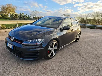 Usata VW Golf VII GTI 220 CV (161 kW) 2014 Berlina
