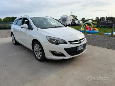 Usata Opel Astra S 110 CV (80 kW) 2014 Bianco Station wagon