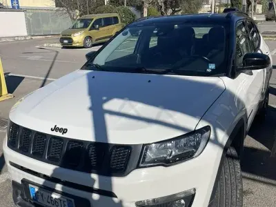 Usata Jeep Compass Night Eagle 140 CV (102 kW) 2019 Bianco SUV