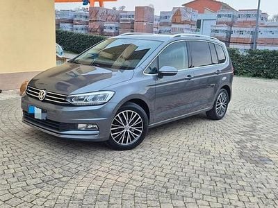Usata VW Touran 150 CV (110 kW) 2017 Grigio Monovolume