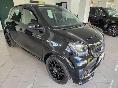 Usata Smart ForFour Superpassion 71 CV (52 kW) 2019 Nero Utilitaria