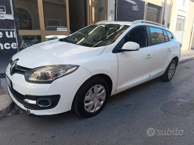 Usata Renault Mégane GrandTour LIMITED 110 CV (80 kW) 2015 Bianco Station wagon