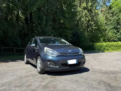 Usata Kia Rio Active 86 CV (63 kW) 2013 Blu/azzurro Berlina