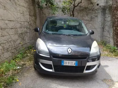 Usata Renault Scénic III 110 CV (80 kW) 2009 Nero Monovolume