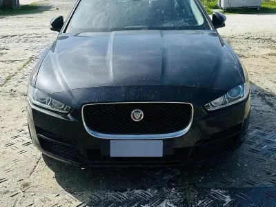 Usata Jaguar XE 180 CV (132 kW) 2016 Nero Berlina