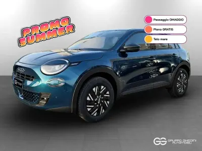 Nuova Fiat 600 Pop 136 CV (100 kW) 2025 Verde mare metallizzato SUV