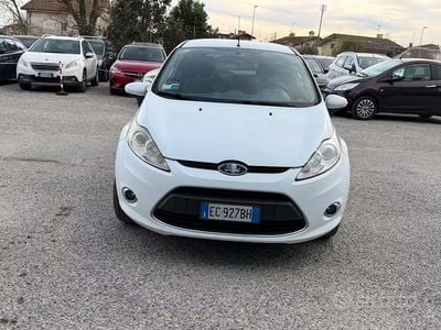 Usata Ford Fiesta 68 CV (50 kW) 2010 Bianco Utilitaria