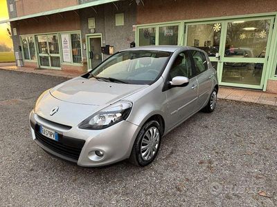 Usata Renault Clio II Dynamique 75 CV (55 kW) 2010 Berlina