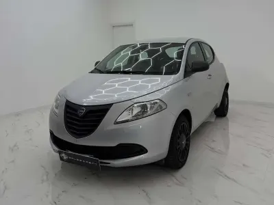 Gebraucht Lancia Ypsilon 69 PS (50 kW) 2014 Silber Kleinwagen
